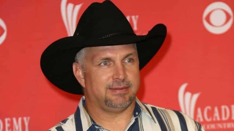 Former SNL Star Fires Back On Garth Brooks' Bud Light Stance 8 683414 origin 1