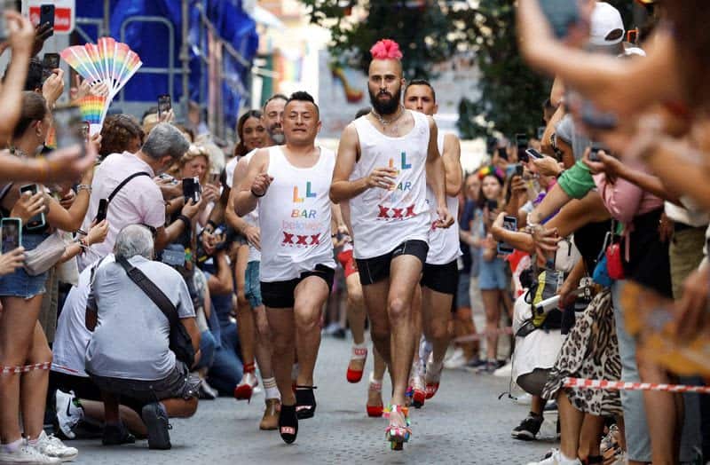 Ready, try to stay steady, go! Men in high heels race at Madrid Pride 31 684434 origin 1