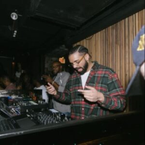 'You're being homophobic!' Drake defends painting his nails pink 27 685456 origin 1