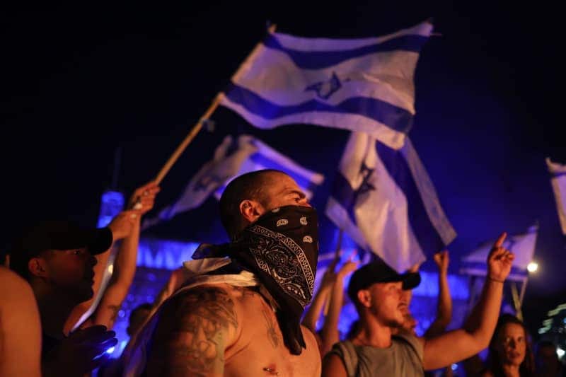 Israelis move quickly to protest new judicial law 22 687052 origin 1